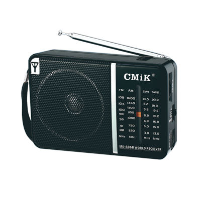 RADIO PORTATIL 4 BANDAS AM FM CON PUERTO DC CMIK MK-606B